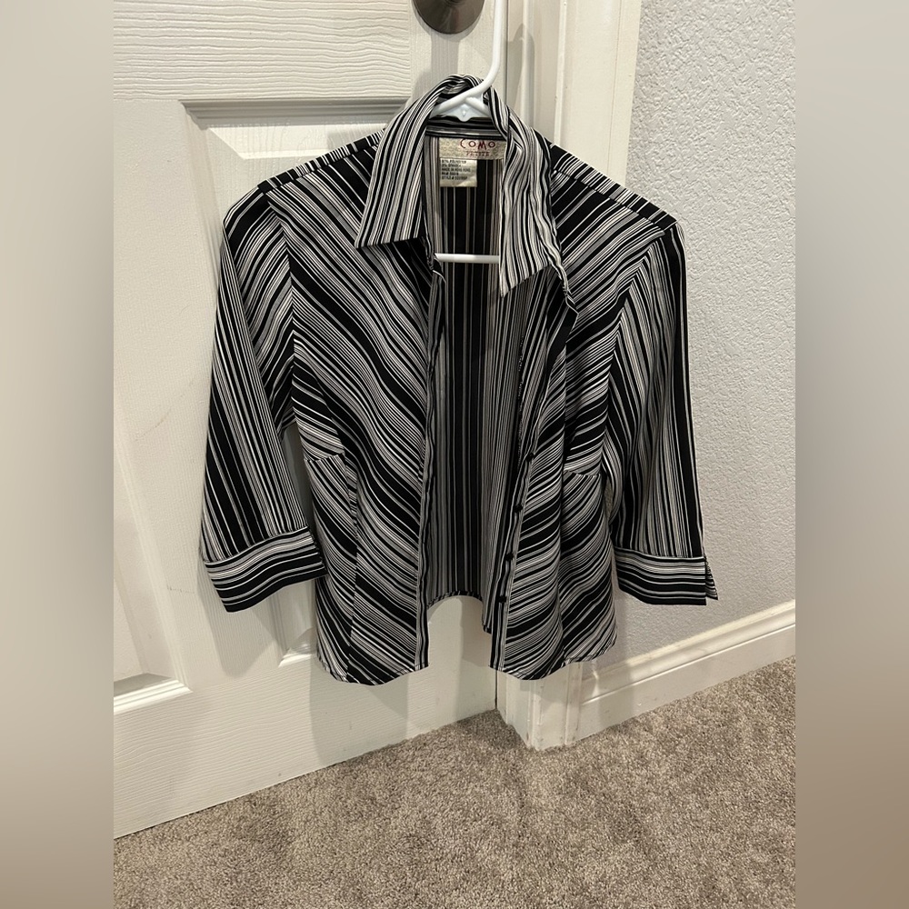 Dress shirt with collar and buttons!